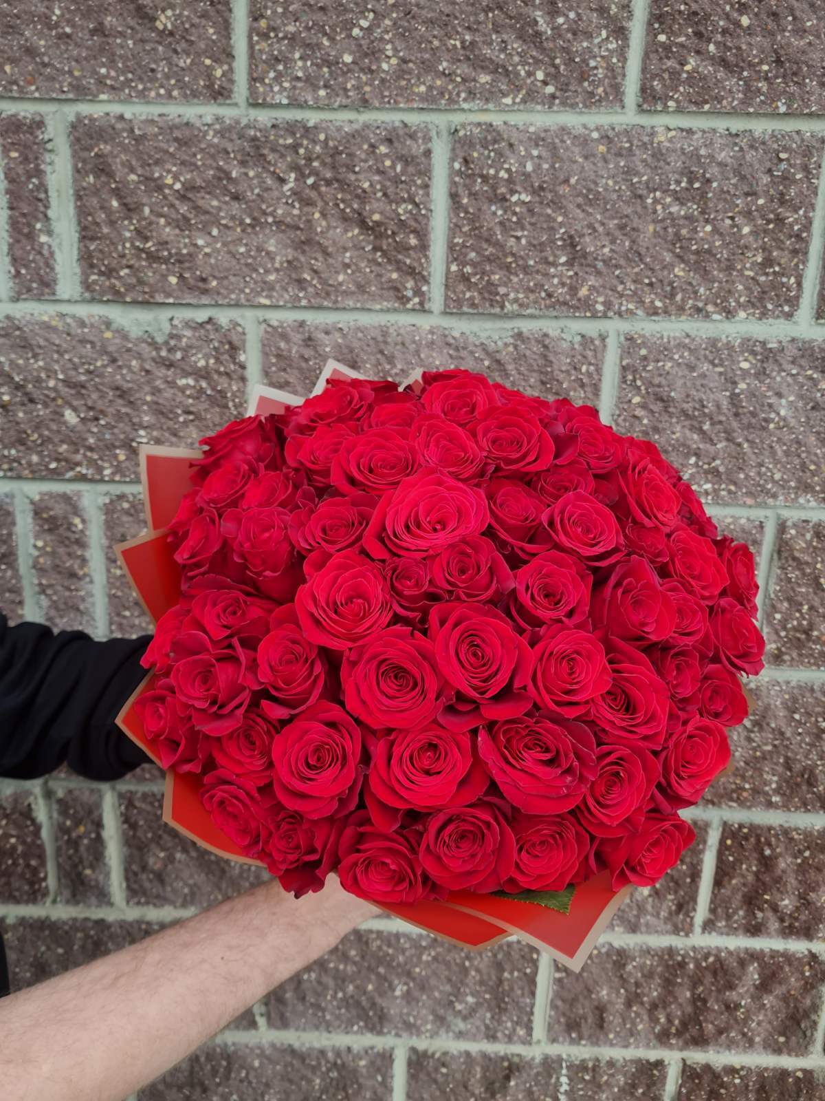 букет из красных роз на День Святого Валентина