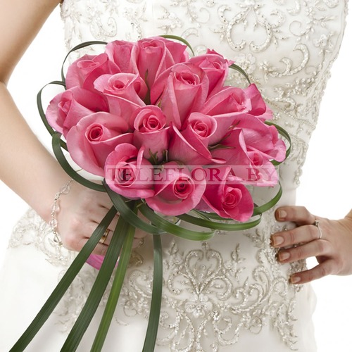 Свадебный букет из роз и зелени "Анжелика"