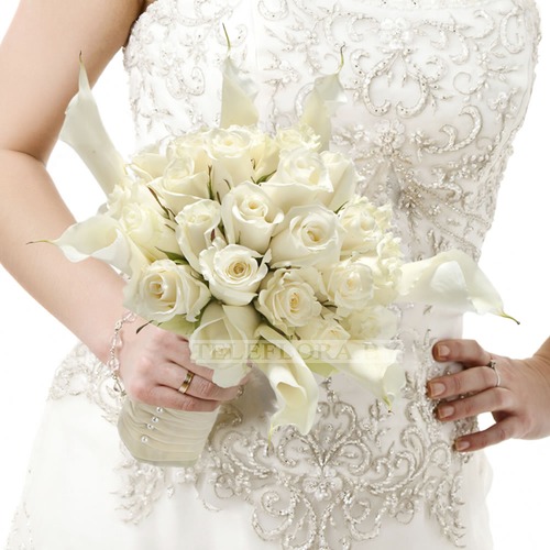 Свадебный букет из белых роз и калл "Снежинка"