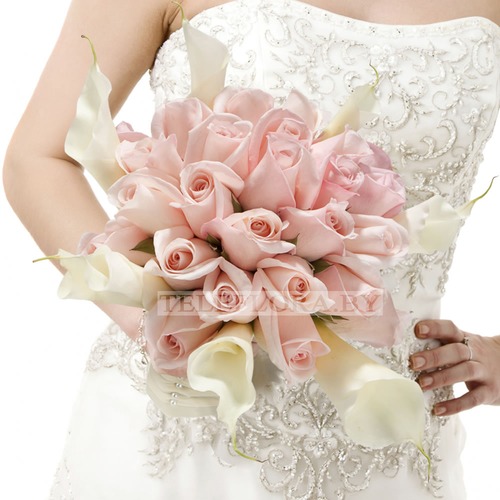 Свадебный букет из кремовых роз и калл "Неженка"