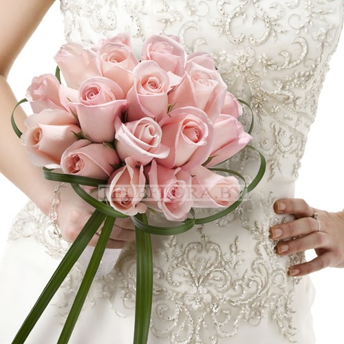 Свадебный букет из кремовых роз "Арина"