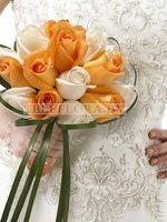 Свадебный букет из белых и оранжевых роз "Светик"