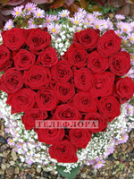 Корзина из роз в форме сердца "Любящее сердце"