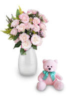 Букет из 5 розовых кустовых роз с розовым мишкой