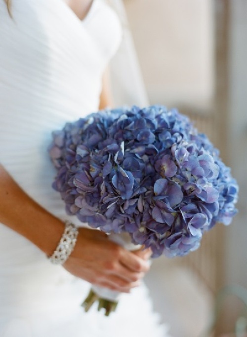Букет невесты из фиолетовых гортензий
