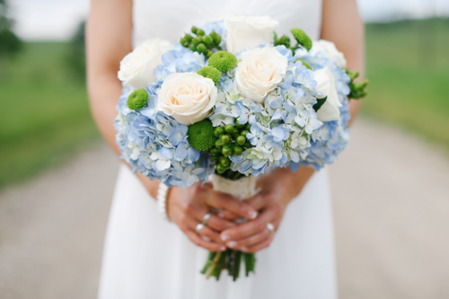 Букет невесты из белых роз "Счастливый день"