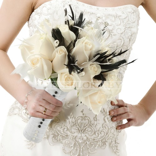 Свадебный букет из белых роз "Елена"