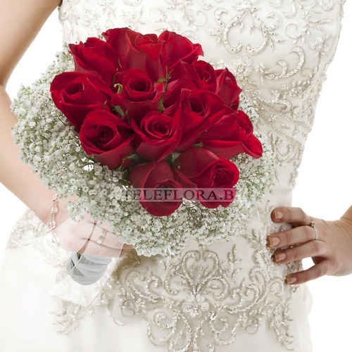 Свадебный букет из красных роз "Соната"